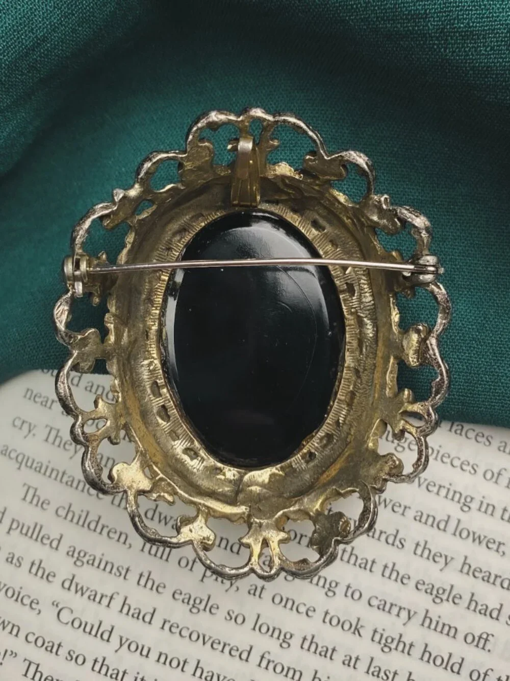 Vintage Oversized Victorian Gothic Style Black Cameo Art Nouveau Pendant Brooch